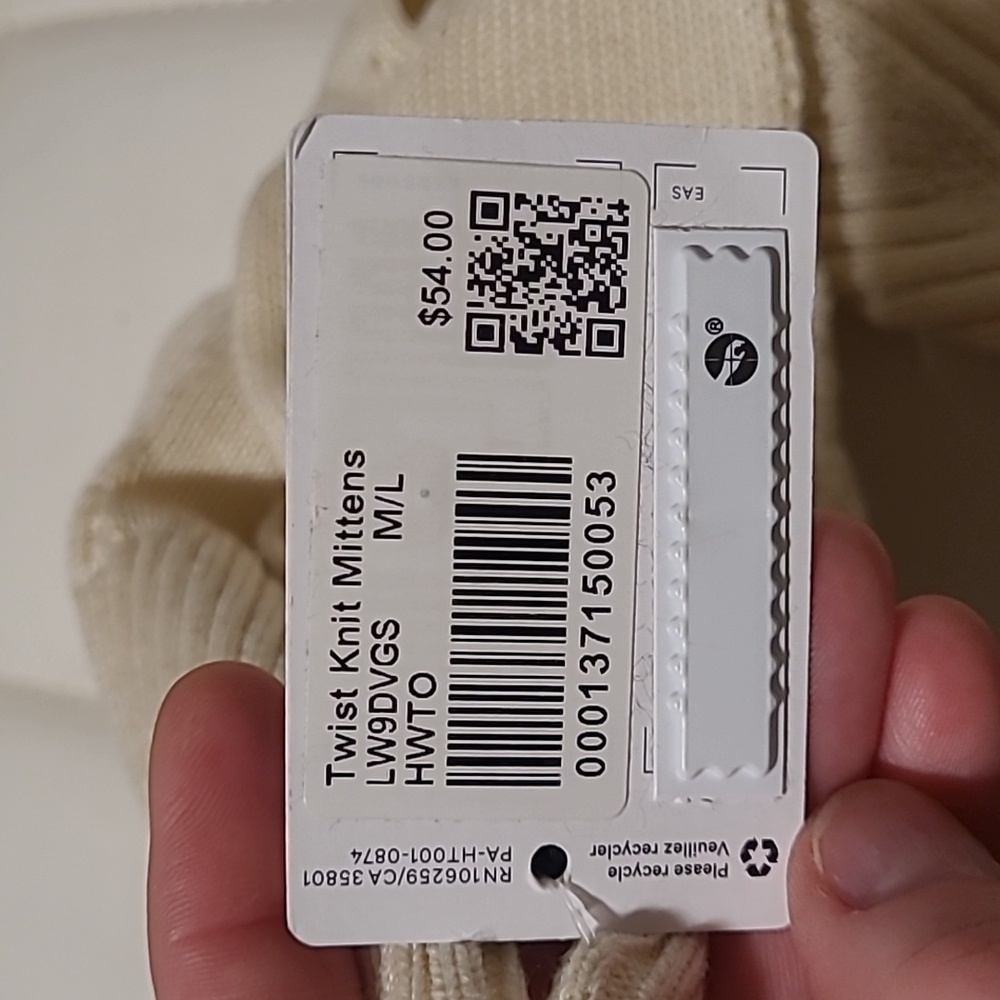 Lululemon Twist Knit Mittens - Picture 5 of 5